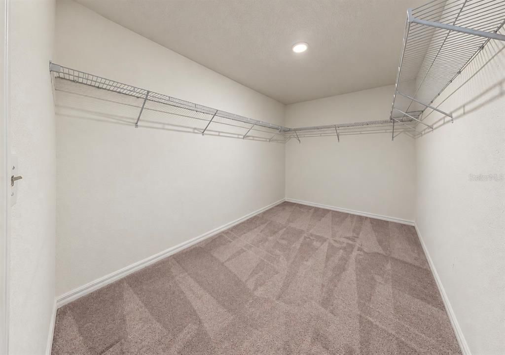 For Sale: $399,900 (4 beds, 2 baths, 2635 Square Feet)