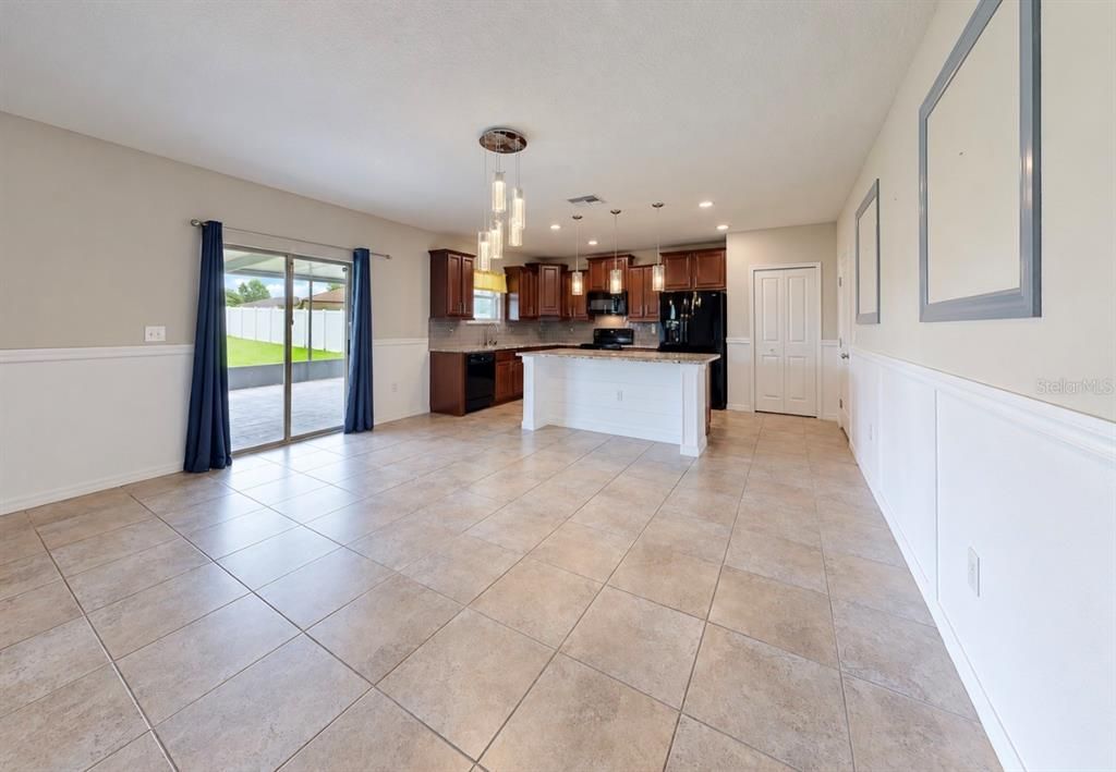 For Sale: $399,900 (4 beds, 2 baths, 2635 Square Feet)