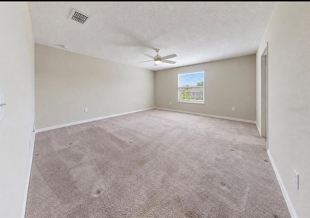 For Sale: $399,900 (4 beds, 2 baths, 2635 Square Feet)