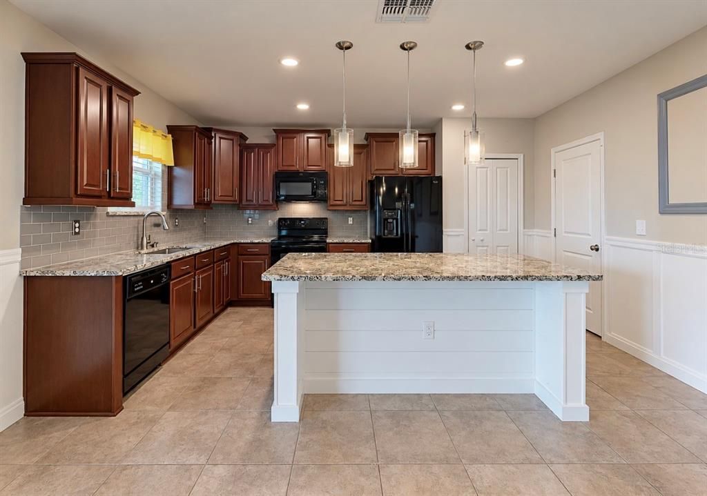 For Sale: $399,900 (4 beds, 2 baths, 2635 Square Feet)