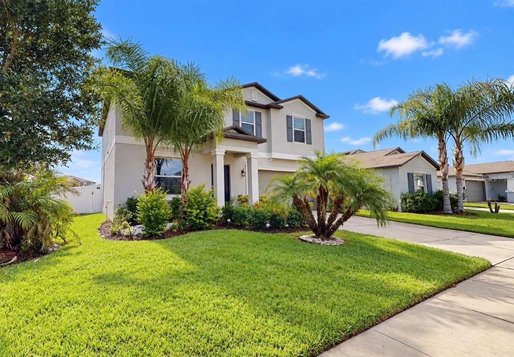 For Sale: $399,900 (4 beds, 2 baths, 2635 Square Feet)