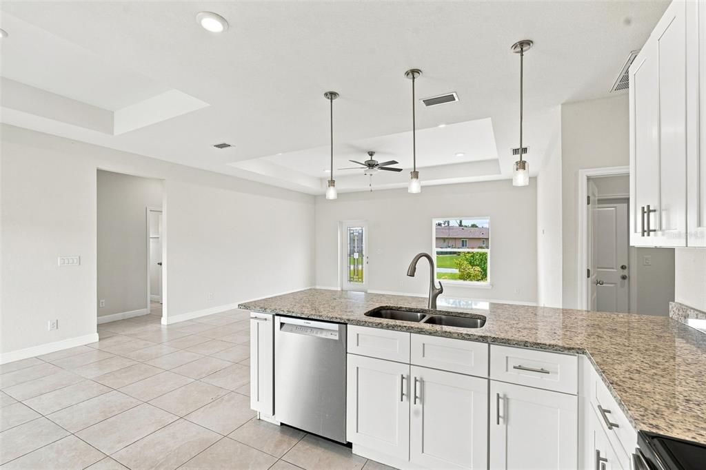 For Sale: $355,000 (3 beds, 2 baths, 1468 Square Feet)