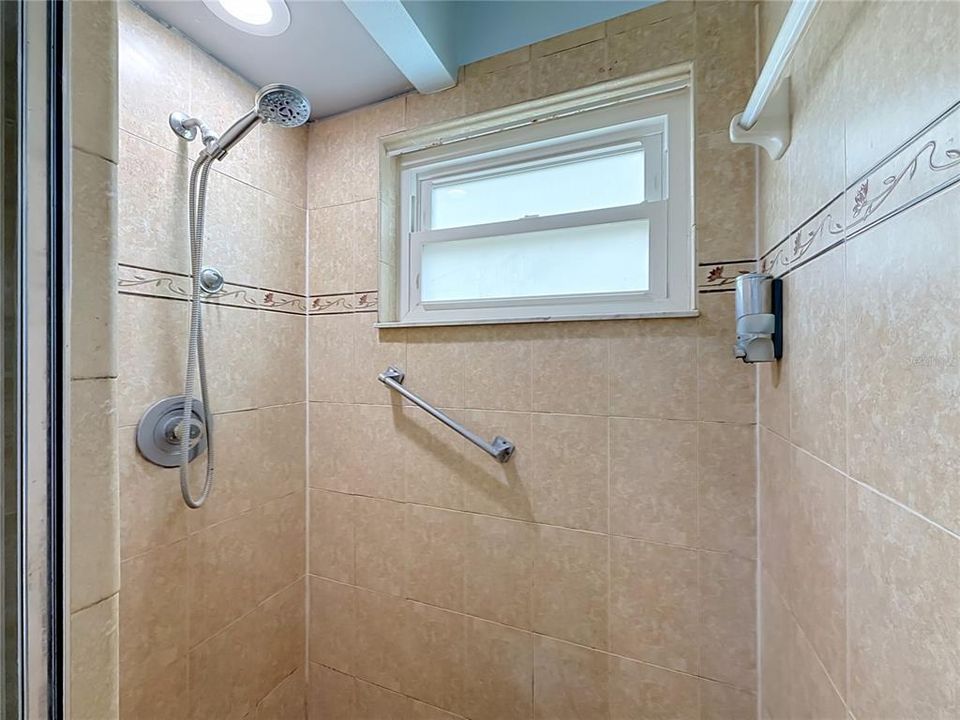 For Sale: $229,900 (3 beds, 2 baths, 1432 Square Feet)