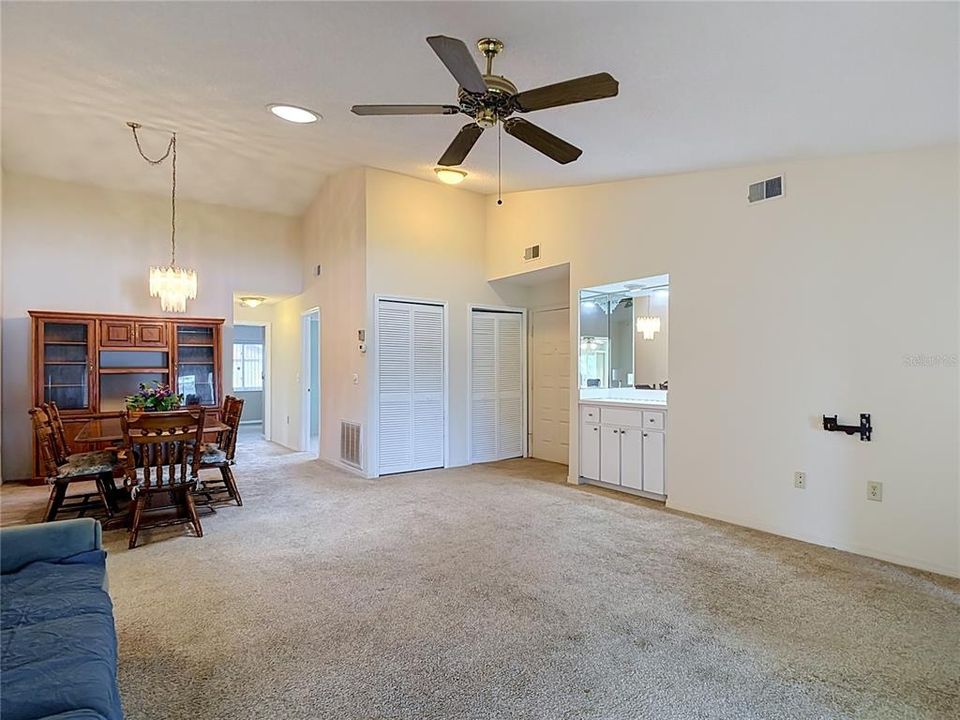 For Sale: $229,900 (3 beds, 2 baths, 1432 Square Feet)