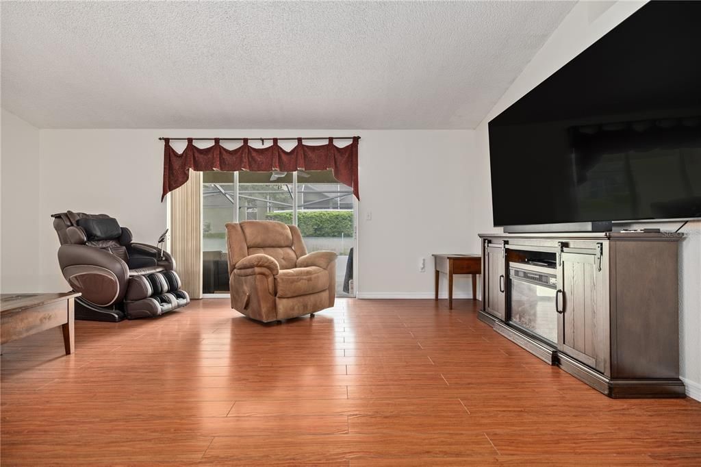 For Sale: $325,000 (4 beds, 2 baths, 1768 Square Feet)