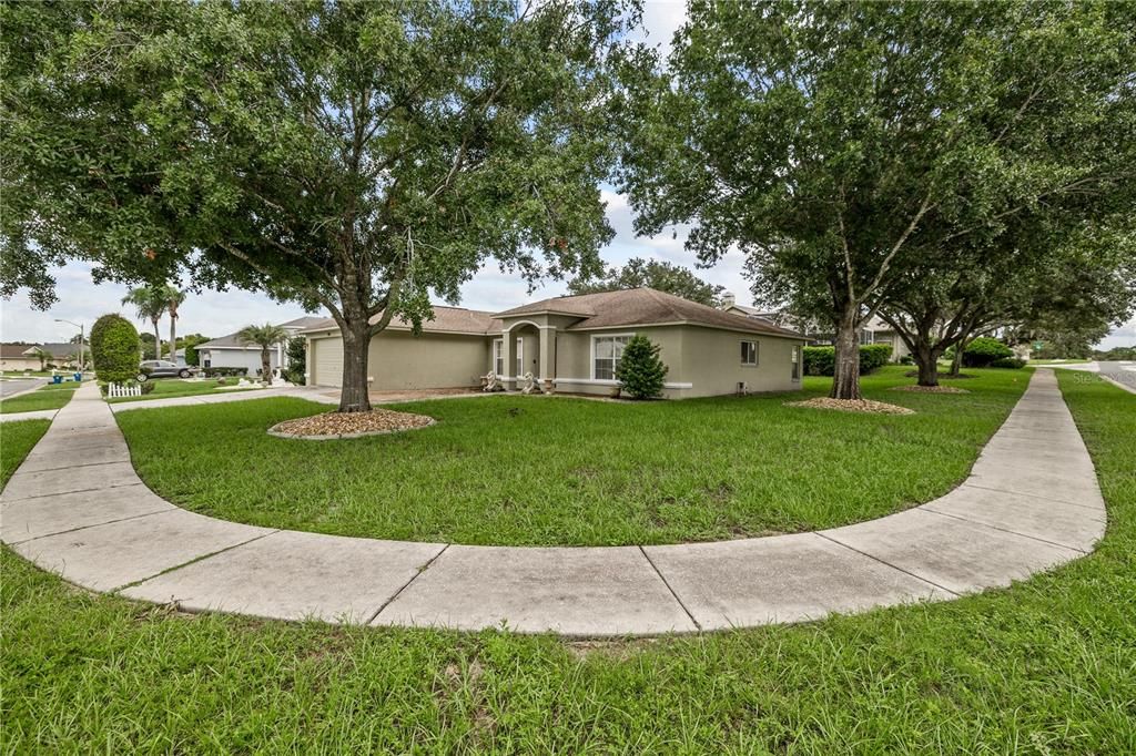 For Sale: $325,000 (4 beds, 2 baths, 1768 Square Feet)