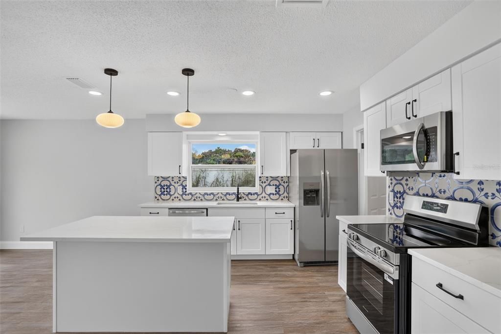 For Sale: $389,900 (4 beds, 2 baths, 1525 Square Feet)
