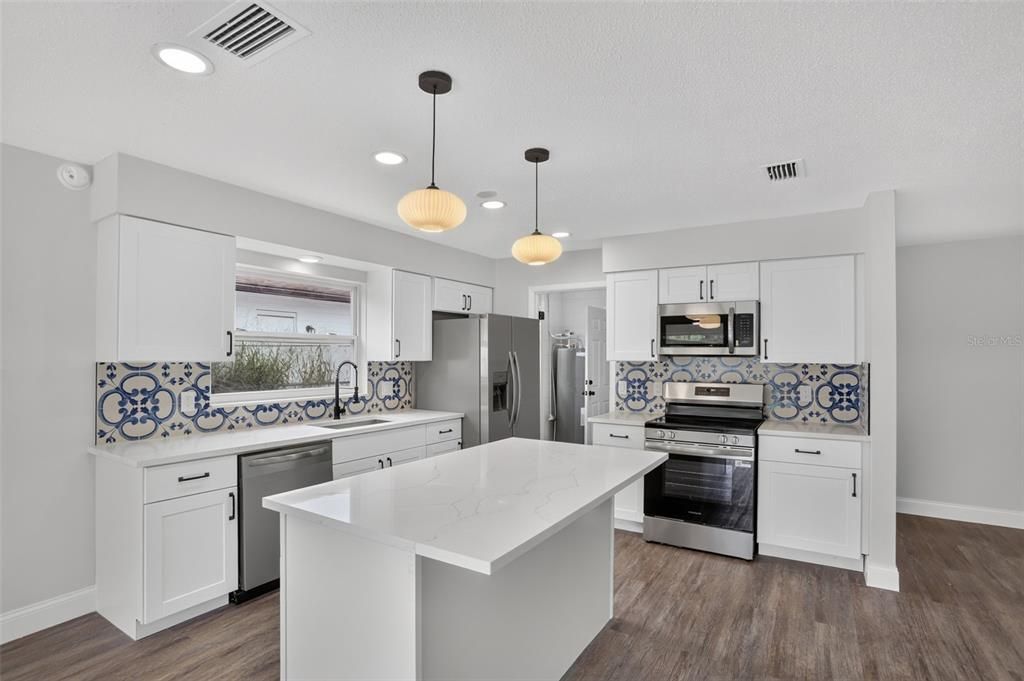 For Sale: $389,900 (4 beds, 2 baths, 1525 Square Feet)