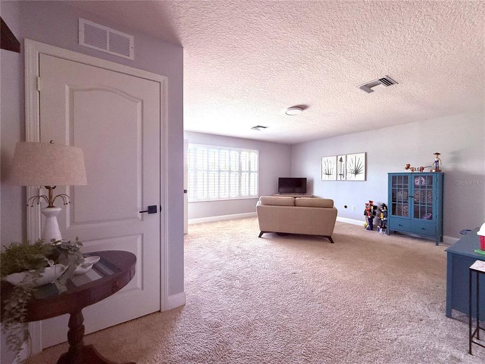 En Venta: $633,000 (4 camas, 3 baños, 3033 Pies cuadrados)