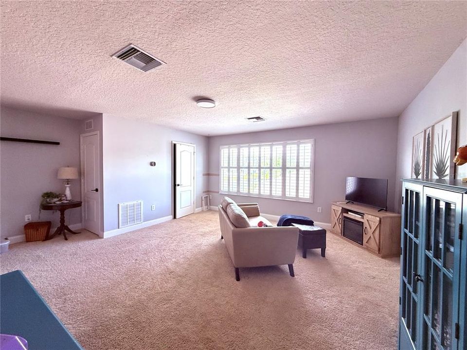 En Venta: $633,000 (4 camas, 3 baños, 3033 Pies cuadrados)