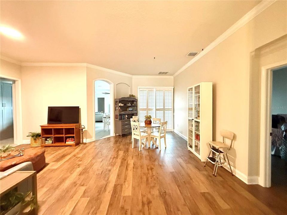 En Venta: $633,000 (4 camas, 3 baños, 3033 Pies cuadrados)