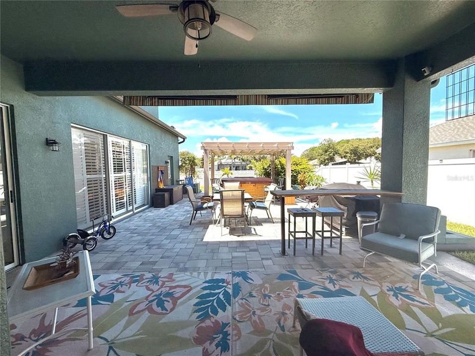 En Venta: $633,000 (4 camas, 3 baños, 3033 Pies cuadrados)