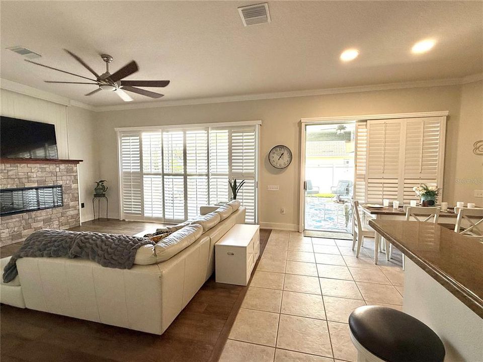 En Venta: $633,000 (4 camas, 3 baños, 3033 Pies cuadrados)
