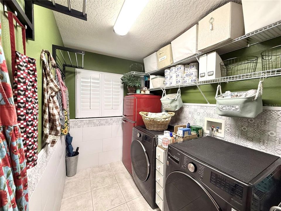 En Venta: $633,000 (4 camas, 3 baños, 3033 Pies cuadrados)