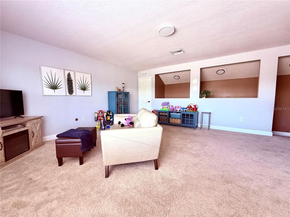 En Venta: $633,000 (4 camas, 3 baños, 3033 Pies cuadrados)