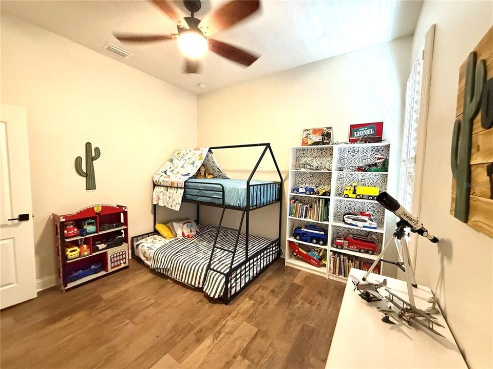 En Venta: $633,000 (4 camas, 3 baños, 3033 Pies cuadrados)