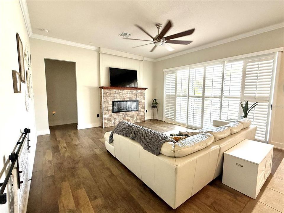 En Venta: $633,000 (4 camas, 3 baños, 3033 Pies cuadrados)