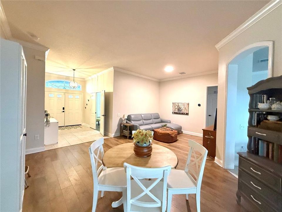 En Venta: $633,000 (4 camas, 3 baños, 3033 Pies cuadrados)