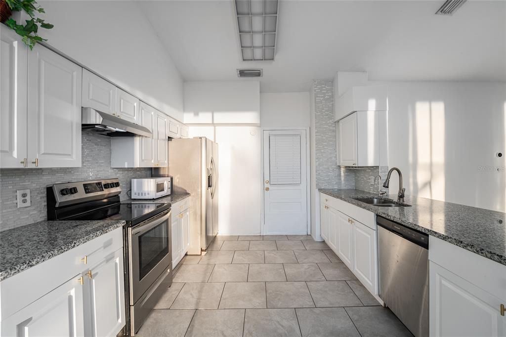 For Rent: $2,500 (3 beds, 2 baths, 1349 Square Feet)
