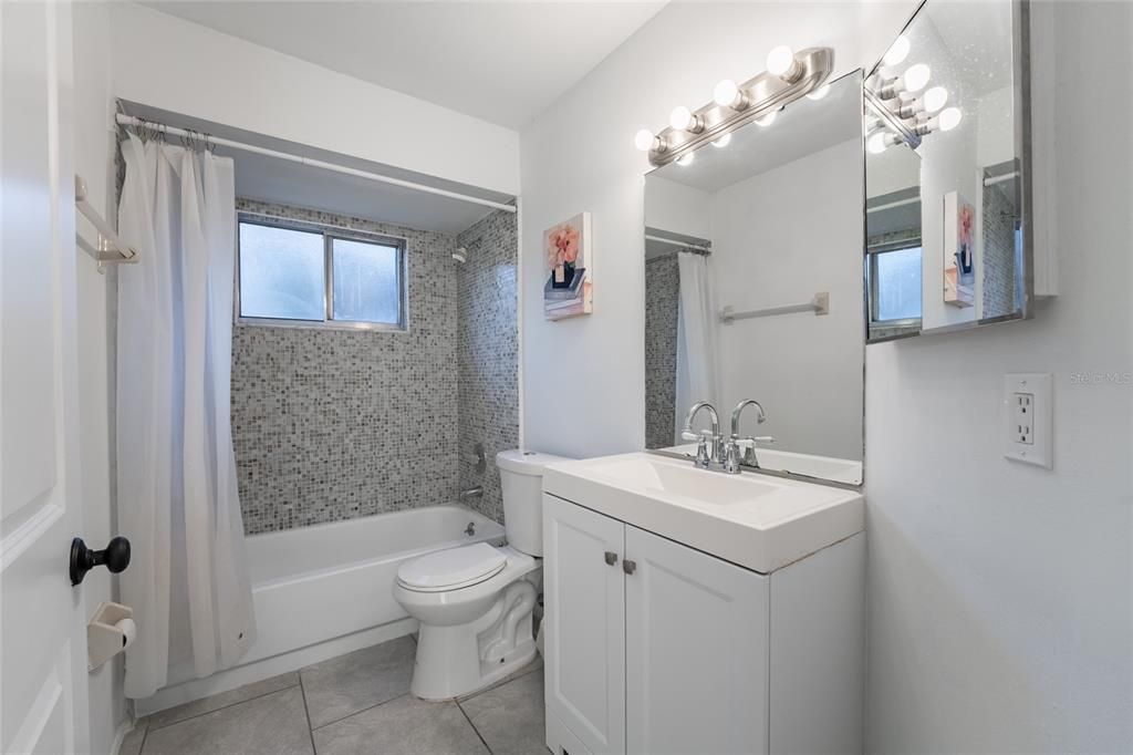 For Rent: $2,500 (3 beds, 2 baths, 1349 Square Feet)
