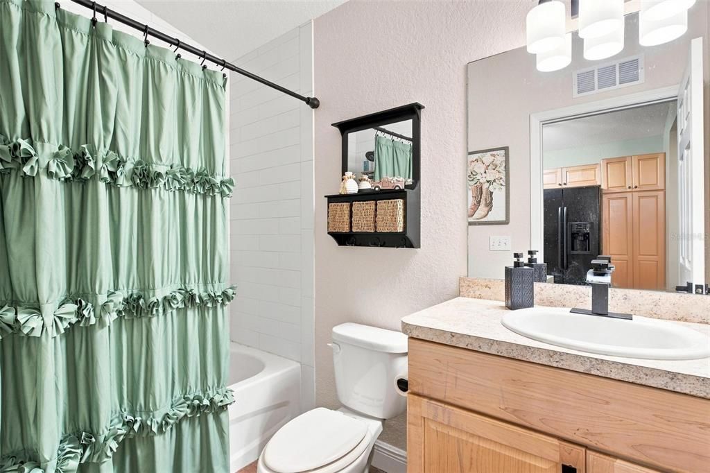 For Sale: $179,900 (2 beds, 1 baths, 712 Square Feet)