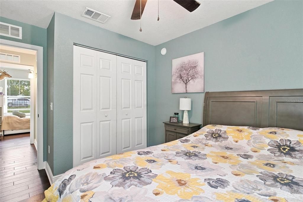 For Sale: $179,900 (2 beds, 1 baths, 712 Square Feet)