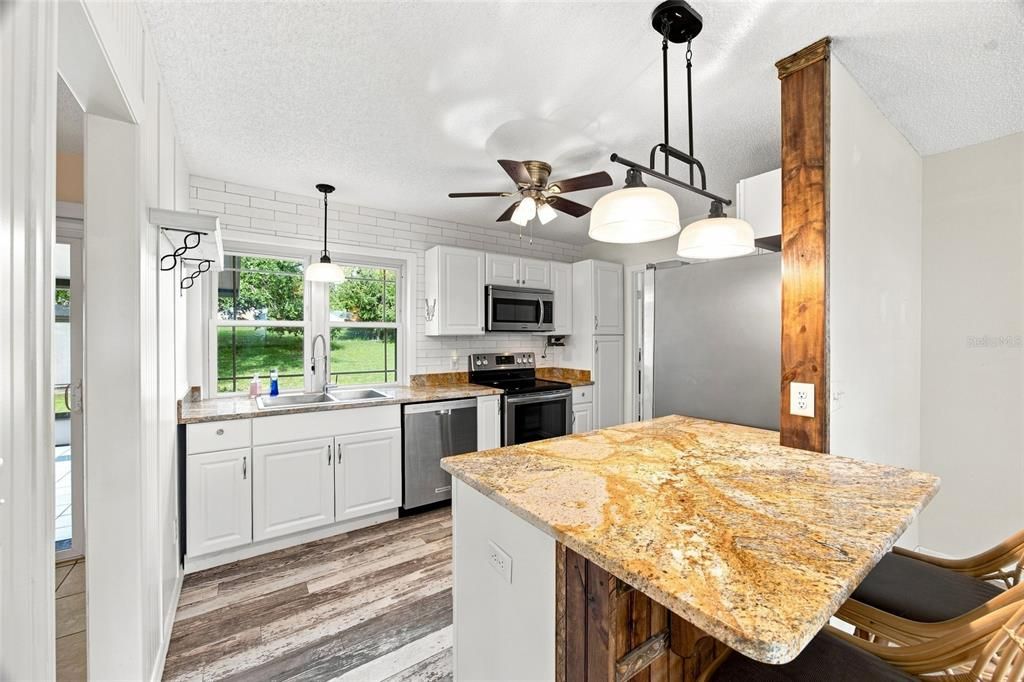 На продажу: $189,900 (2 спален, 1 ванн, 864 Квадратных фут)