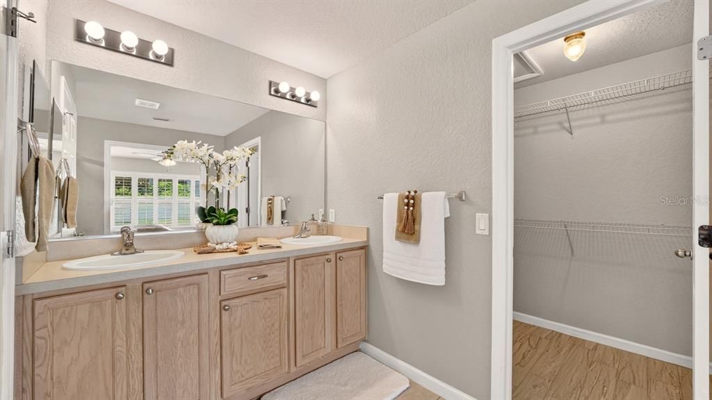 For Sale: $269,850 (3 beds, 2 baths, 1714 Square Feet)