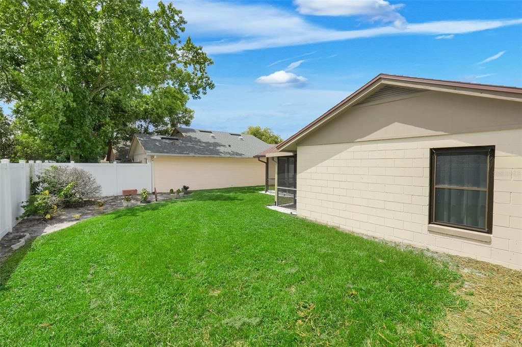 For Sale: $348,000 (2 beds, 2 baths, 1214 Square Feet)