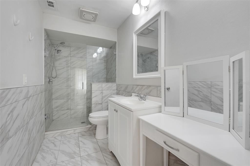 For Sale: $348,000 (2 beds, 2 baths, 1214 Square Feet)