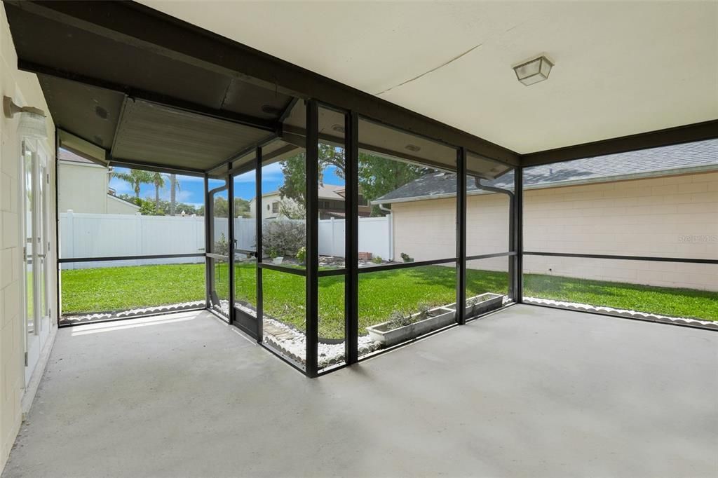 For Sale: $348,000 (2 beds, 2 baths, 1214 Square Feet)