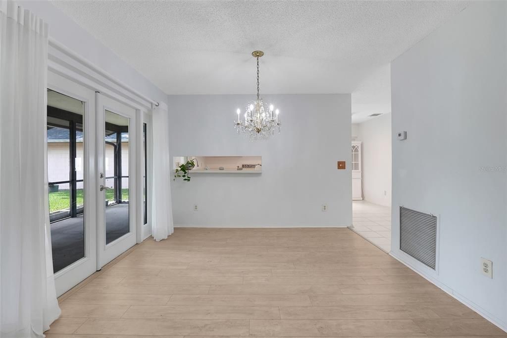 For Sale: $348,000 (2 beds, 2 baths, 1214 Square Feet)