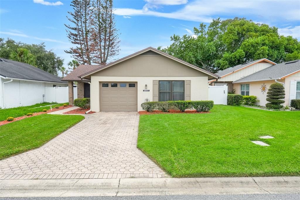 For Sale: $348,000 (2 beds, 2 baths, 1214 Square Feet)