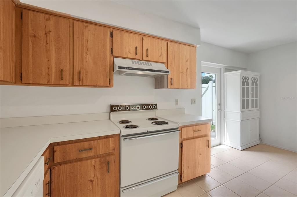For Sale: $348,000 (2 beds, 2 baths, 1214 Square Feet)