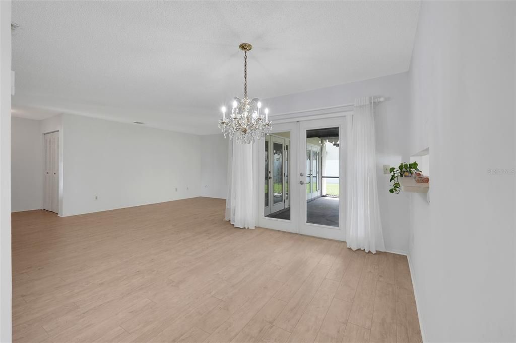 For Sale: $348,000 (2 beds, 2 baths, 1214 Square Feet)