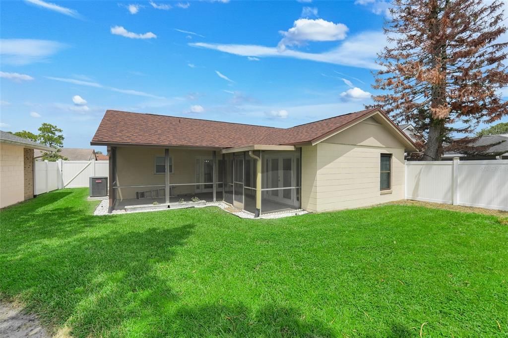 For Sale: $348,000 (2 beds, 2 baths, 1214 Square Feet)