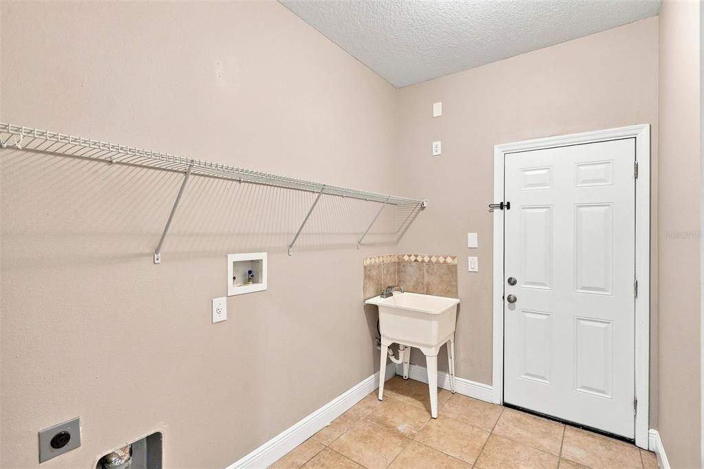 For Sale: $499,900 (4 beds, 3 baths, 2800 Square Feet)