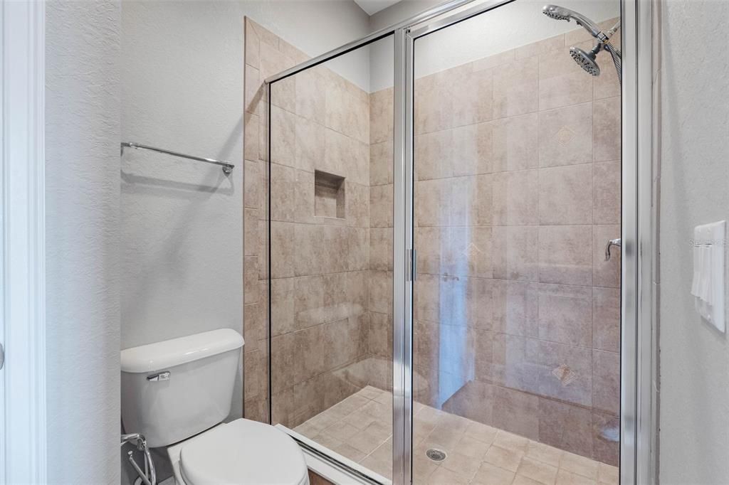 For Rent: $4,550 (3 beds, 2 baths, 1884 Square Feet)