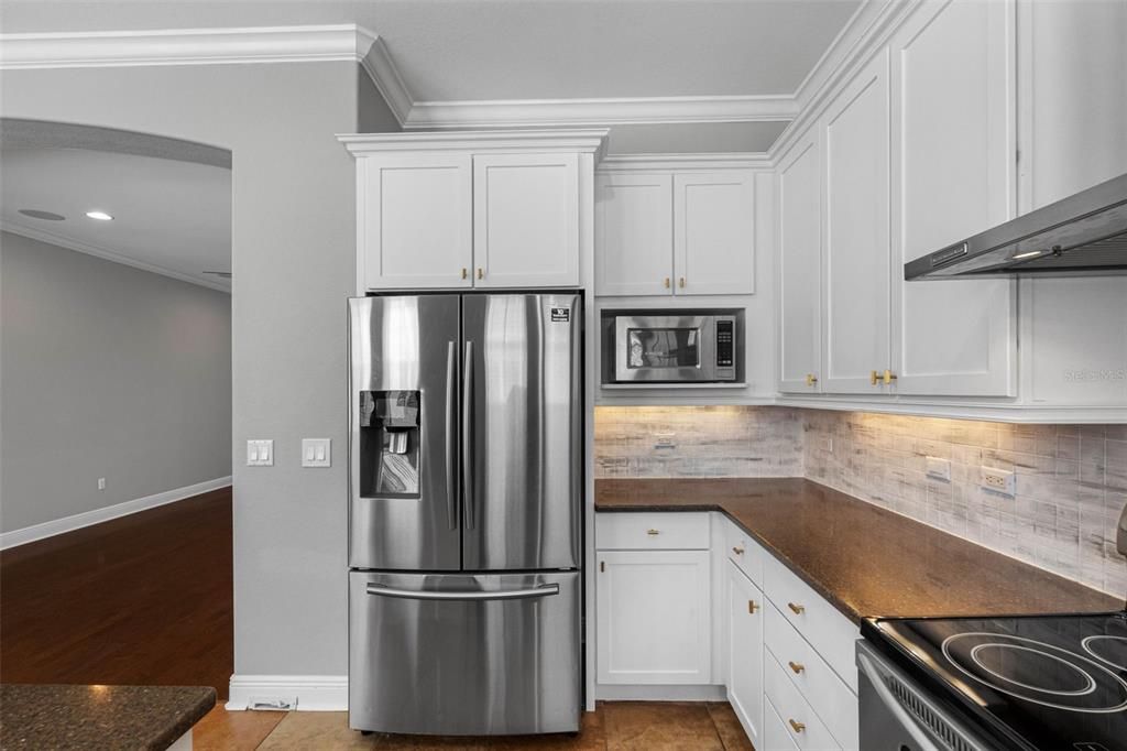 For Rent: $4,550 (3 beds, 2 baths, 1884 Square Feet)