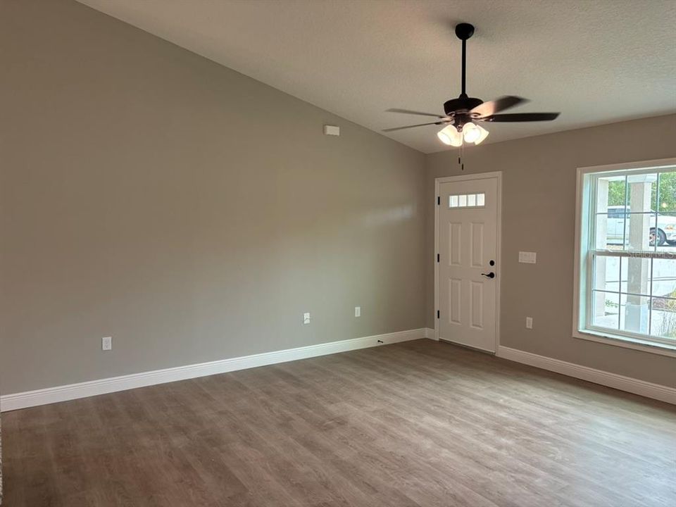 For Sale: $239,900 (3 beds, 2 baths, 1405 Square Feet)