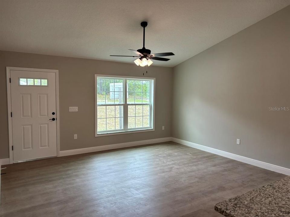 For Sale: $239,900 (3 beds, 2 baths, 1405 Square Feet)