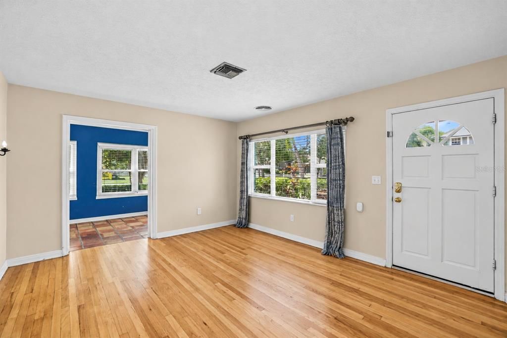 En Renta: $4,800 (3 camas, 2 baños, 1648 Pies cuadrados)