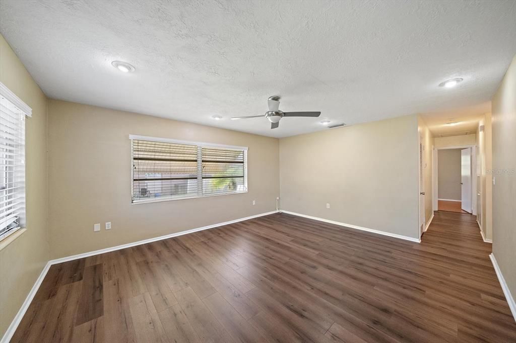 Activo con contrato: $400,000 (3 camas, 2 baños, 1356 Pies cuadrados)