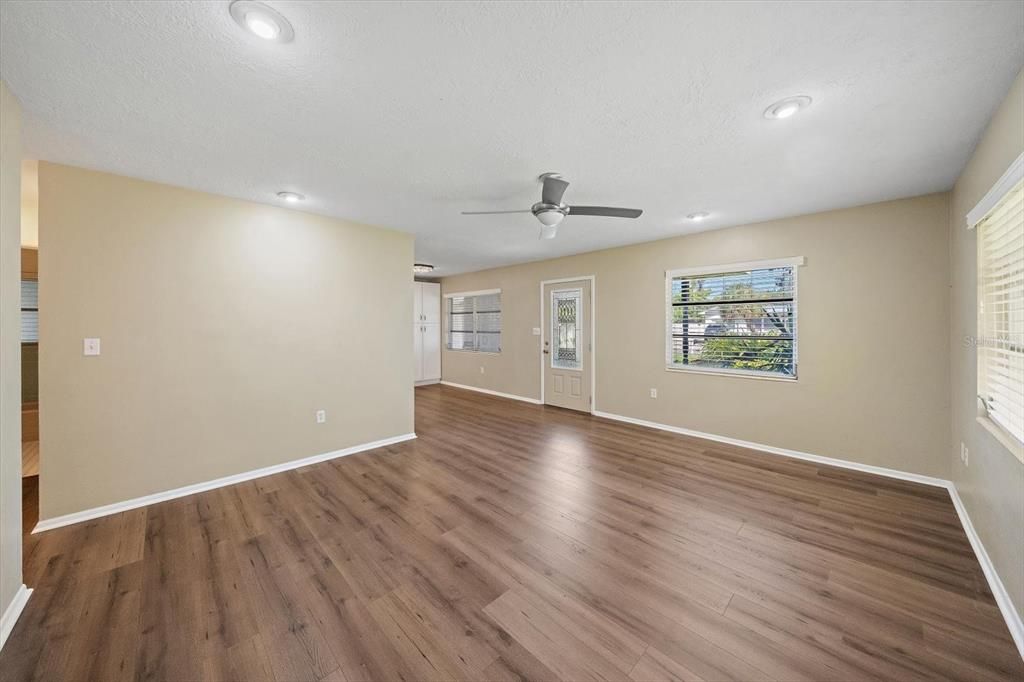 Activo con contrato: $400,000 (3 camas, 2 baños, 1356 Pies cuadrados)