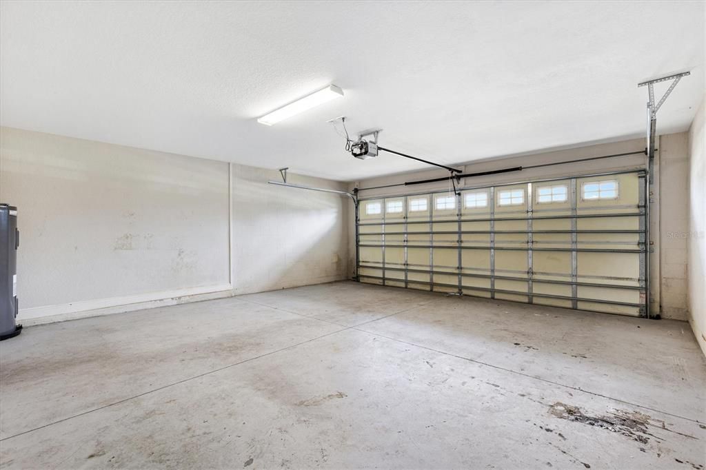 For Sale: $349,900 (4 beds, 2 baths, 2368 Square Feet)