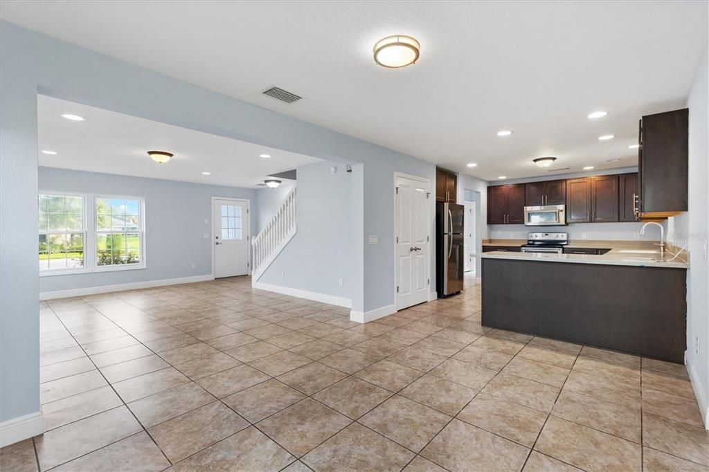 For Sale: $349,900 (4 beds, 2 baths, 2368 Square Feet)