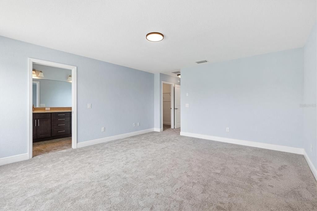 For Sale: $349,900 (4 beds, 2 baths, 2368 Square Feet)