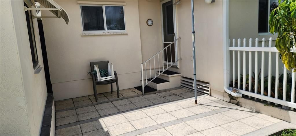 Active With Contract: $119,900 (2 beds, 2 baths, 811 Square Feet)