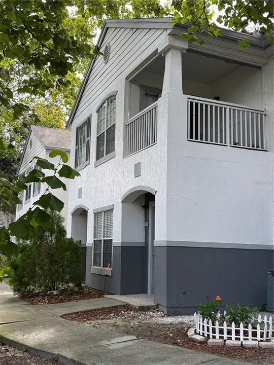 For Rent: $1,650 (2 beds, 2 baths, 996 Square Feet)