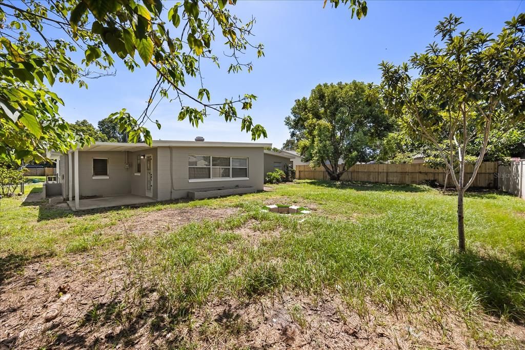 For Rent: $2,500 (4 beds, 2 baths, 1627 Square Feet)